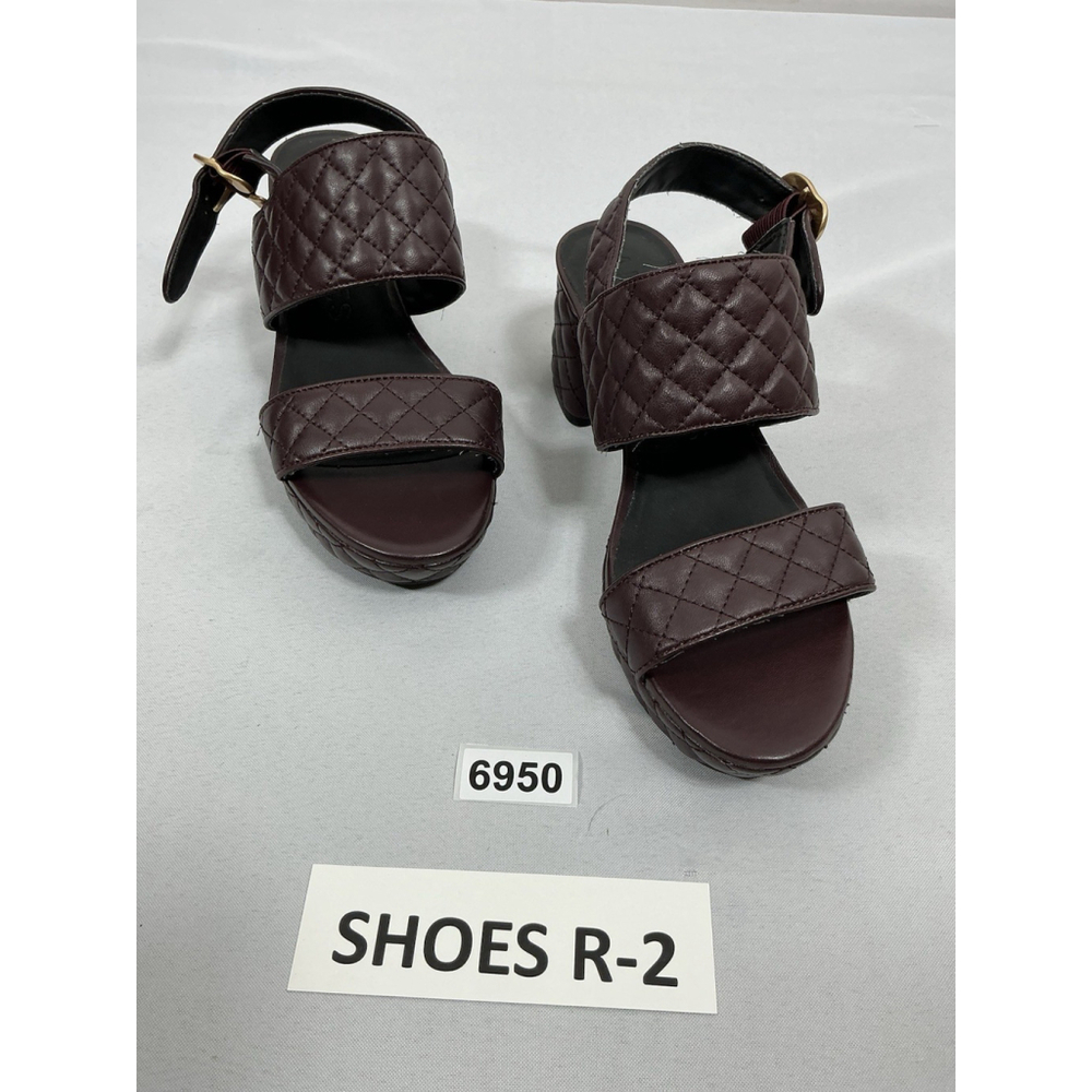 Womans Excellent Condition Aerosoles Camera Quilted Strappy Sandals 10M Burgandy
